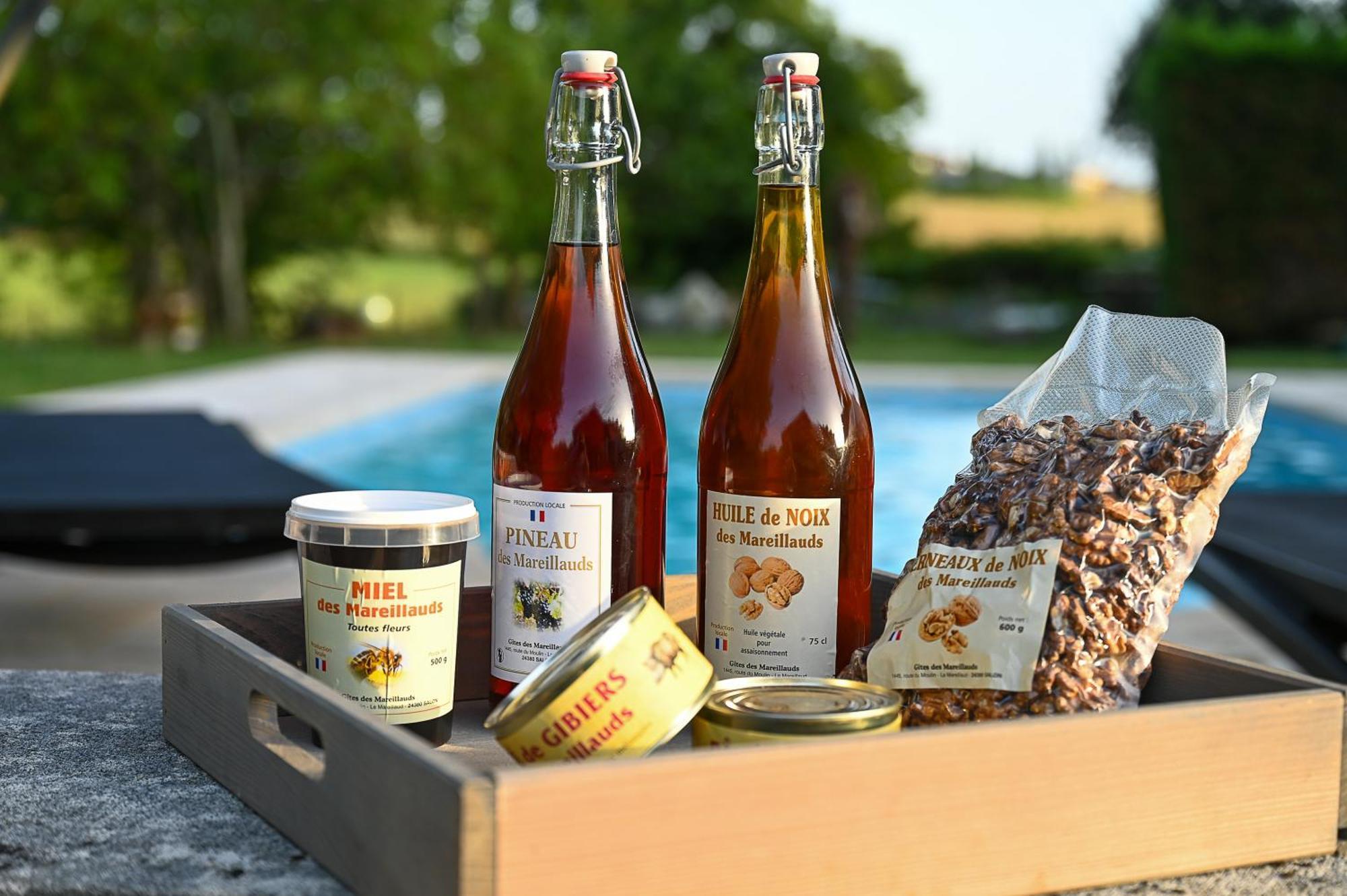 Gite Les Mareillauds - Piscine Salon Luaran gambar